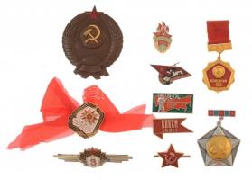 Szovjetunió 10xklf jelvénytétel, közte 1db sapkajelvény T:1-,2 Soviet Union 10xdiff badge lot, within 1pc hat badge C:AU,XF