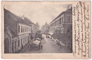1903 Debrecen, Rózsa utca, Városi bérházak, piac. Komáromi J. felvétele és kiadása (szakadás / tear)