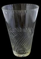Metszett üveg váza. Kis karccal. m: 21 cm