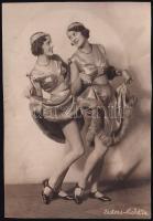 1935 Bukarest, Sisters-Violetta, revütáncosok, fotó, hátoldalon feliratozva, 15×10 cm