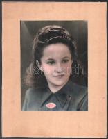cca 1940 Hölgy színezett portréja, kartonra ragasztott fotó, 23×17 cm