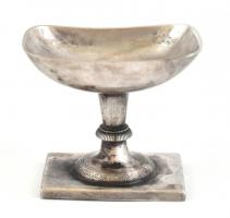 Ezüst(Ag) Fűszertartó , jelzett: Prága, mester: Joseph Rosenwald, (1826-1856) nettó: 89g, m: 6cm, d: 7,5x5cm