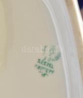 Hollóházi Csepel labdarúgó, kézzel festett, jelzett, hibátlan, m:27,5 cm. Tóth II. hagyatékából