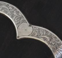 Ébenfa tükör, ezüst(Ag) berakással, jelzett, tükrön karcolásokkal, h: 27 cm