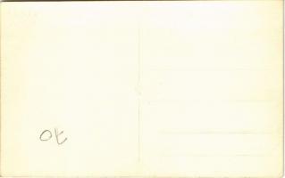 Bofors 36M 40 mm-es légvédelmi gépágyú katonákkal. photo