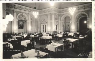 Kolozsvár, Cluj; New York étterem, belső, Horthy Miklós portré a falon / restaurant, interior with a portrait of Regent Horthy. Fotofilm