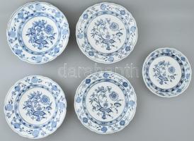 Meissen (7db) és MZ Austria (2db) össz 9 db vegyes tányérok, porcelán, mázalatti kobaltkék hagymavir...