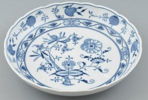 Meissen főzelékes tál, porcelán, mázalatti kobaltkék hagymavirág mintával, jelzett: csillagos Meissen, hibátlan, d: 27 cm
