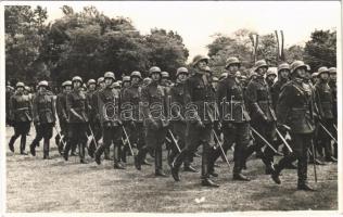 Honvéd katonák menetelnek / WWII Hungarian soldiers marching. photo (non PC)