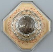 1916 Monarchia-kori koronázási emléktárgy. A magyar királyi korona öntött üveg modellje, benne a kor...