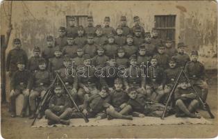 Osztrák-magyar katonák csoportja / Austro-Hungarian K.u.K. military, group of soldiers. Schäffer Ármin udvari fényképész (Budapest) photo (fl)