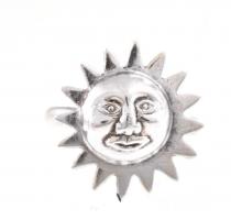 Ezüst(Ag) napocskás gyűrű, jelzett, méret: 55, nettó: 3,19 g