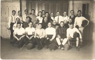1922 Budapest, Santelli vívóterem vívókkal és középen Italo Santelli vívómesterrel / Hungarian fencers with Italo Santelli, Italian fencing master in Budapest. photo