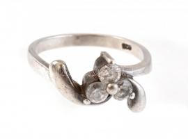 Ezüst(Ag) háromköves gyűrű, jelzett, méret: 55, bruttó: 3,14 g