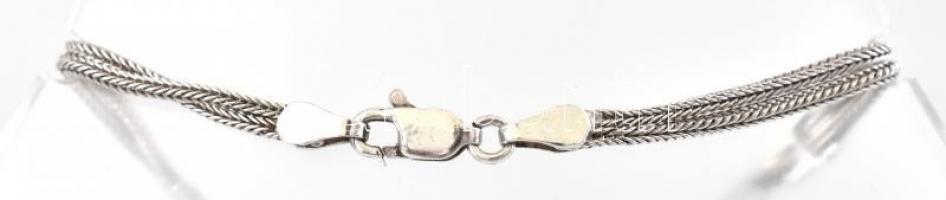 Ezüst(Ag) karkötő, szintetikus kék kővel, jelzett, h: 17 cm, bruttó: 7,21 g