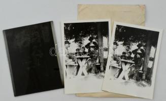 cca 1910-1930 Piknikezők, üvegnegatív, 12x9 cm + 2 db róla készült modern előhívás