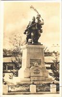 1931 Nagykanizsa, 20-as honvédek és népfelkelők emlékműve, hősök szobra. Tervezte Hybl József szobrászművész. Fitos Gyula fényképész felvétele