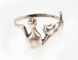 Ezüst(Ag) macskás gyűrű, jelzett, méret: 59, nettó: 2,52 g