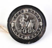 Régi díszgomb, mitológiai jelenettel díszített (Zeus/Jupiter harci szekéren, villámokkal), kis kopással, d: 34 mm