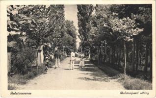 Balatonszemes, Balatonparti sétány, fürdőkabinok