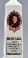 Kohn Illés emlékére készült porcelán dísztárgy, alsó részén órával, hiányzó mutatókkal, kissé kopott...