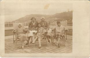 1926 Budapest XII. Új Szent János kórház tüdő osztályának terasza, gyógyuló hölgyekkel. photo (fa)