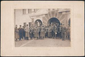 1924 Berettyóújfalu, Esze Tamás laktanya asvatása, tábornokok, tisztek, csendőrök, kartonra ragasztva, 11×16,5 cm