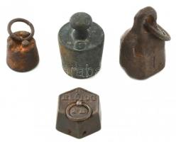4 db különféle bronz és vas súly latos, fogóval