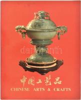 cca 1970-1990 Chinese Arts & Crafts. Illustrated catalogue of Chinese handicraft articles / Kínai iparművészeti termékek katalógusa, gazdag képanyaggal illusztrálva, angol és kínai nyelven, kiadói papírkötésben.