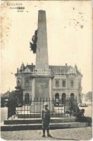 1908 Szolnok, Honvéd szobor, emlékmű, üzletek (EM)