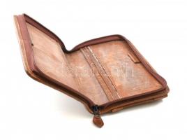 Bőr táska. Övre akasztható, több részes, 12x20 cm