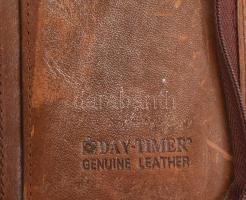 Bőr táska. Övre akasztható, több részes, 12x20 cm