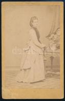 cca 1890 Elegáns hölgy, vizitkártya, Licskó J. pesti műterméből