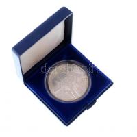 1991. 500Ft Ag "II. János Pál pápa látogatása" sérült dísztokban T:BU patina Adamo EM120