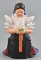 Endrő Margit (1899-1986): Imádkozó népviseletes asszony. Kézzel festett, jelzett, hibátlan. m: 20 cm