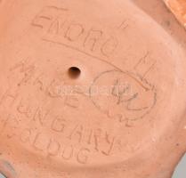 Endrő Margit (1899-1986): Imádkozó népviseletes asszony. Kézzel festett, jelzett, hibátlan. m: 20 cm