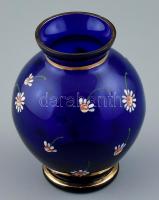 Virágmintás kék üveg váza, kézzel festett, kopásnyomokkal, m: 10,5 cm