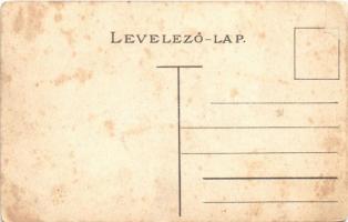 Füzesabony, Majzik Viktor munkástelep, kapu magyar zászlóval és címerrel (r)