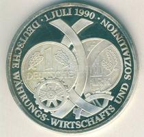NSZK 1990. "Német egység-német valuta, gazdaság, szociálunió" Ag emlékérem 35g T:PP Díszdobozban!