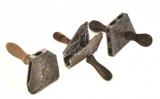 3 db régi ólomkatona öntőforma, jelzettek, koruknak megfelelő állapotban, kisebb sérülésekkel, egy hiányzó nyéllel, 7,5x7 cm körüli méretben