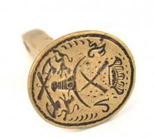 Grófi címeres réz pecsétnyomó VK monogrammal, XVI. sz. körül. 22x20 mm, h: 4,5 cm