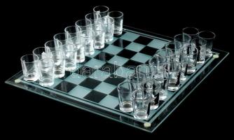 Likőrös üveg sakk készlet, hibátlan, 35x35cm.