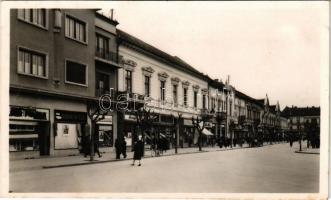 1943 Szabadka, Subotica; utca, Sonenfeld üzlete / street view, shops