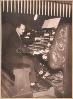 Schmidthauer Lajos junior (1882-1956) gyógyszerész, orgonaművész, A szovjet csapatok 1956-os bevonulásakor vetett véget életének november 4-én 24x17 cm