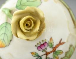 Herendi Viktória porcelán teás és mokkás készlet. Kézzel festett, jelzett, apró kopásokkal, rózsákon...