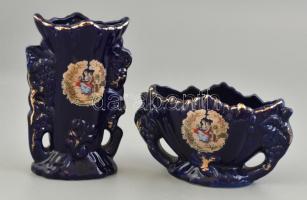 2 db kék, matricás porcelán vázácska, kopott, m: 8,5 és 14,5 cm