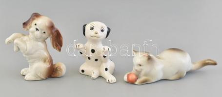 Vegyes porcelán állatfigurák (3db), részben jelzett. (kutya, macska)
