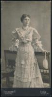 cca 1900 Győr, Boskowitz műtermében divatos hölgyről készült fotó 11x21 cm