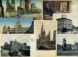 25 régi főleg bécsi, prágai városképesek, kevés motívumlap + Óriáshegység miniatűr leporelló képes füzet