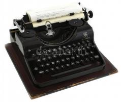 cca 1945 Olympia írógép saját dobozában, jó állapotban